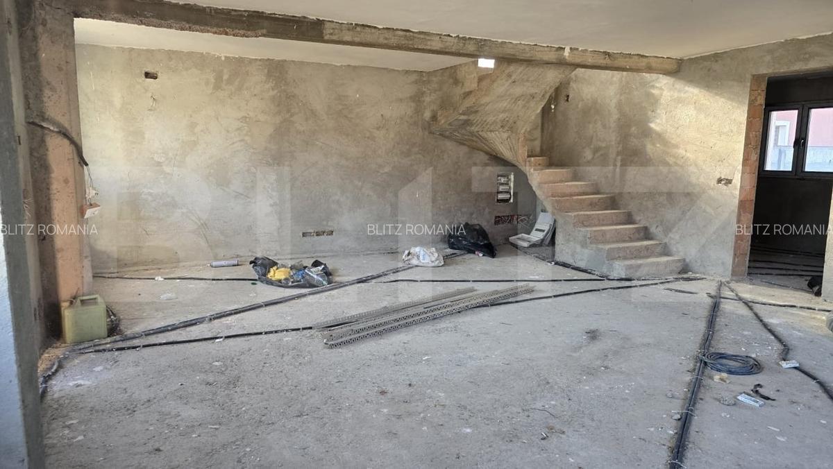 Casa cu 4 camere, 223 mp, 1330 mp teren - 1