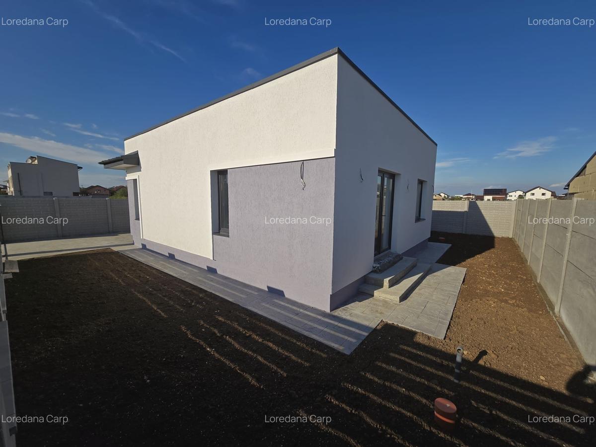 Casa parter - 4 camere - 2 bai-  incalzire pardoseala - beci - 2