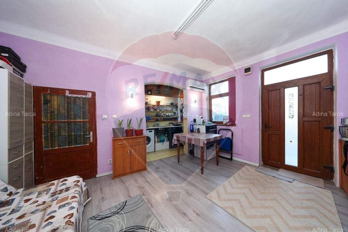 2 case cu curte proprie - locatie centrala - 6