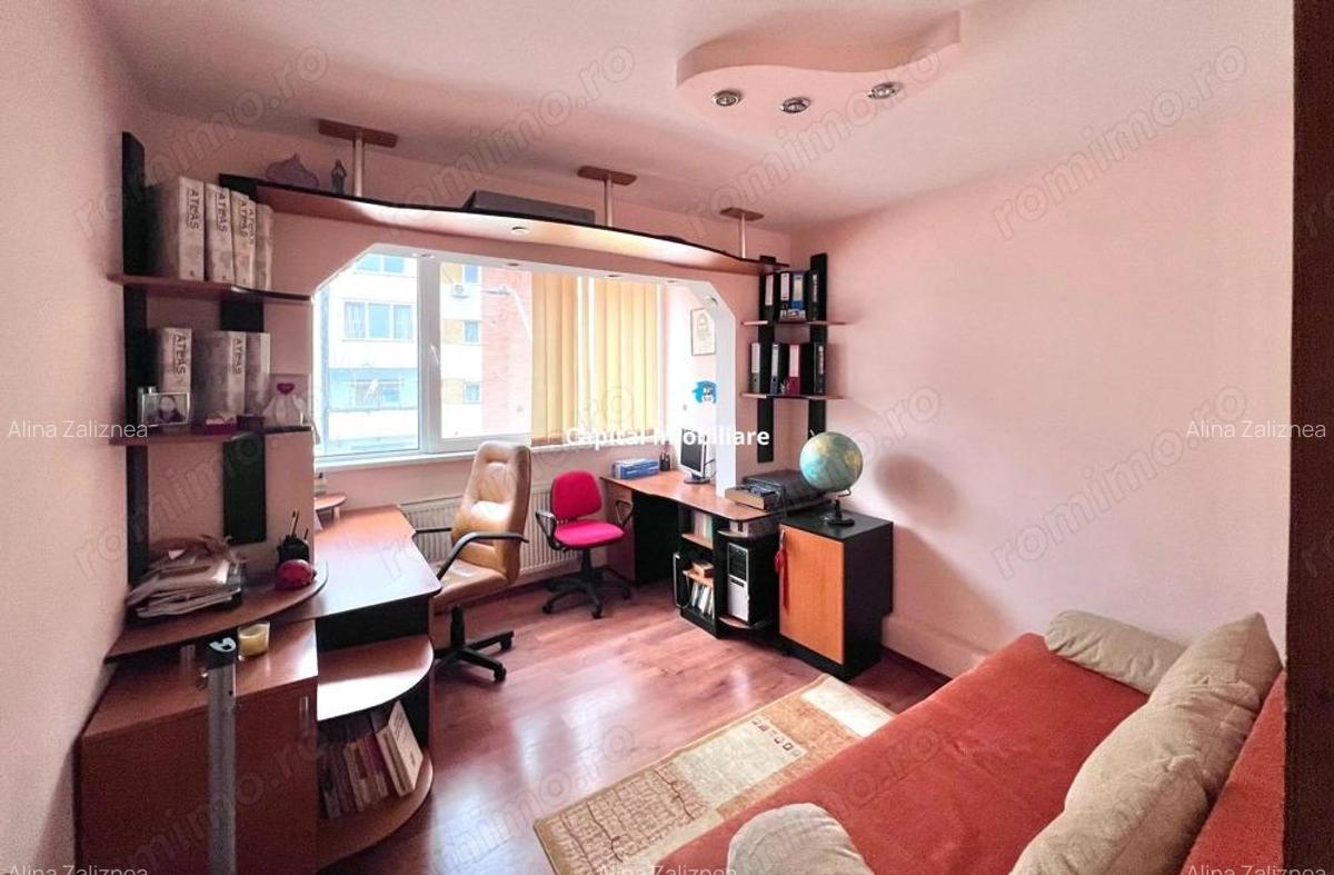 Apartament spatios ,decomandat 4 camere, etaj 2, Re?i?a. - 2