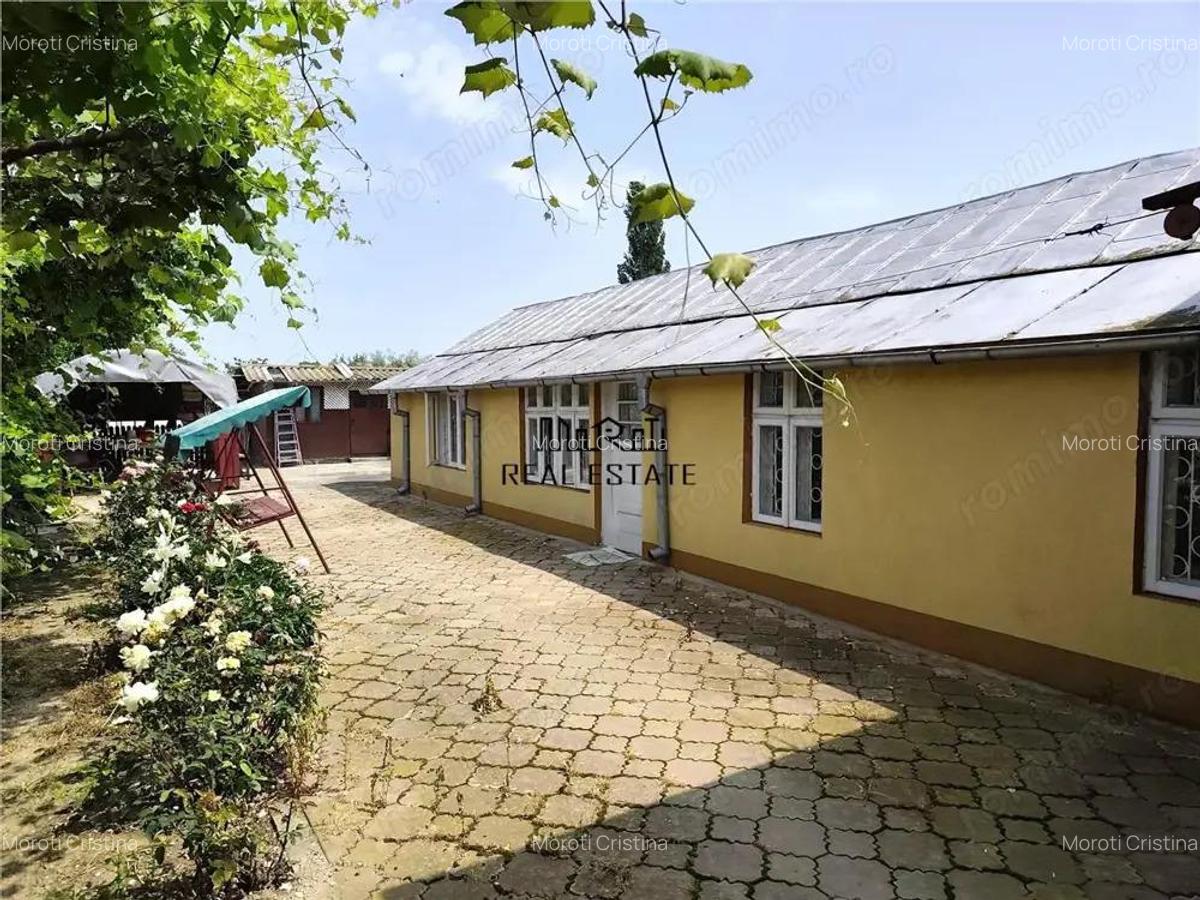 Proprietate spatioasa de vanzare in Gaesti, Dambovita - ideala pentru locuit sau agropensiune - 9