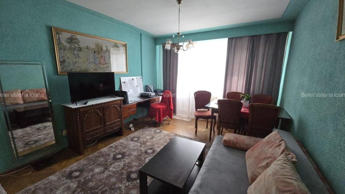 3 camere - zona Han - etaj 3/4 - decomandat - 63 mp - balcon - 5