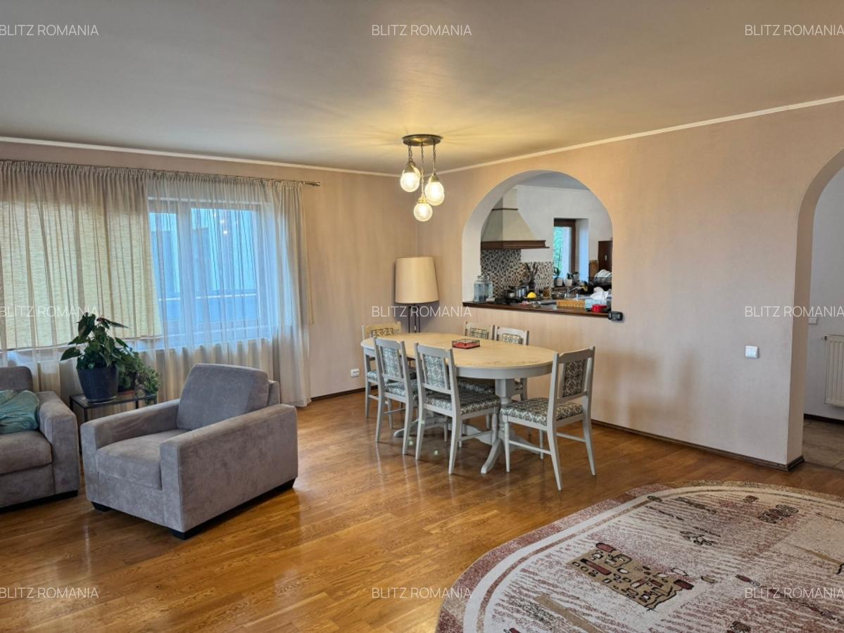 Casa superba intr-o zona linistita - 4 dormitoare, 3 bai, living spatios si grad - 9