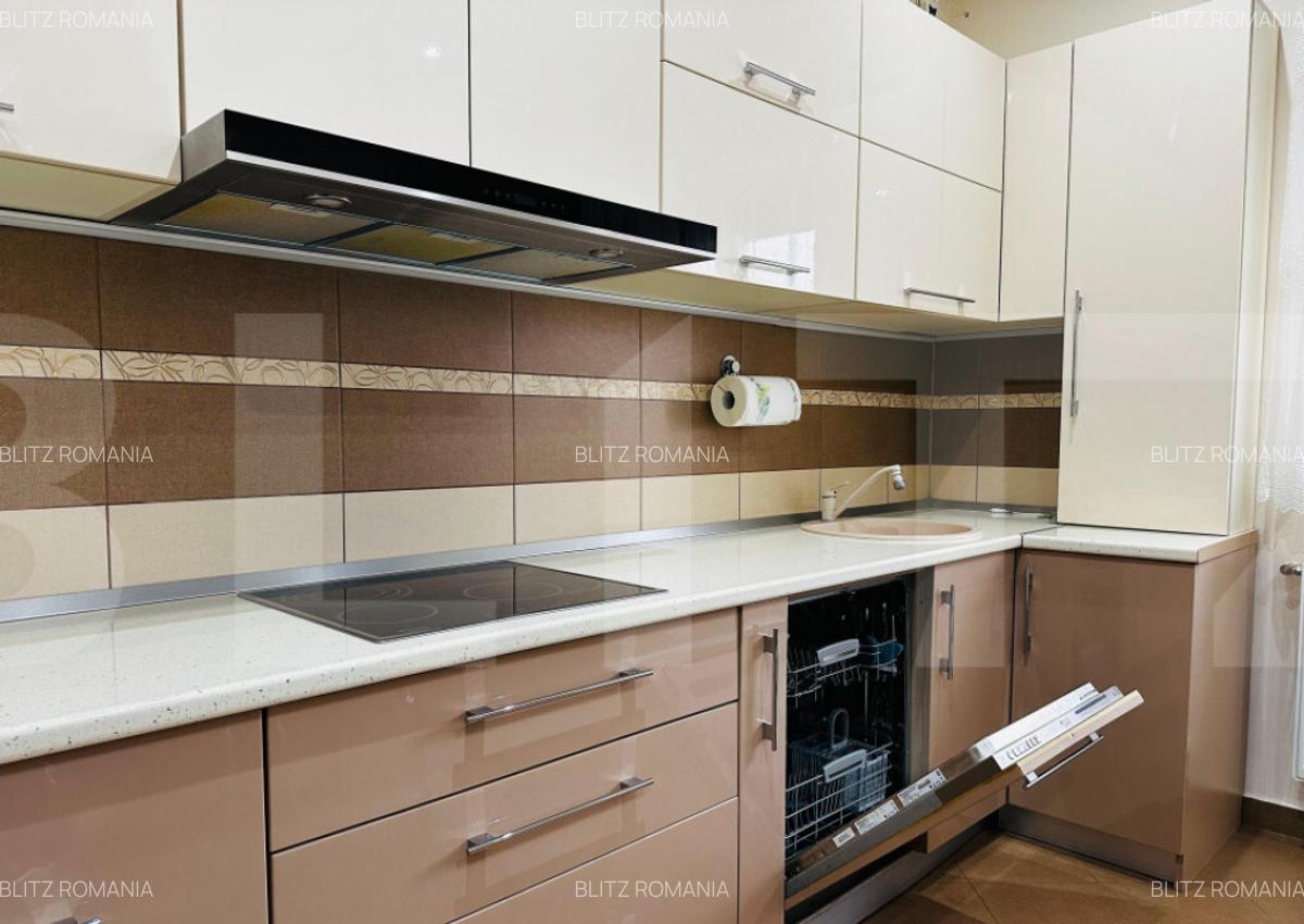 Casa spatioasa cu 5 dormitoare, doua bucatarii si teren de 1 - 5