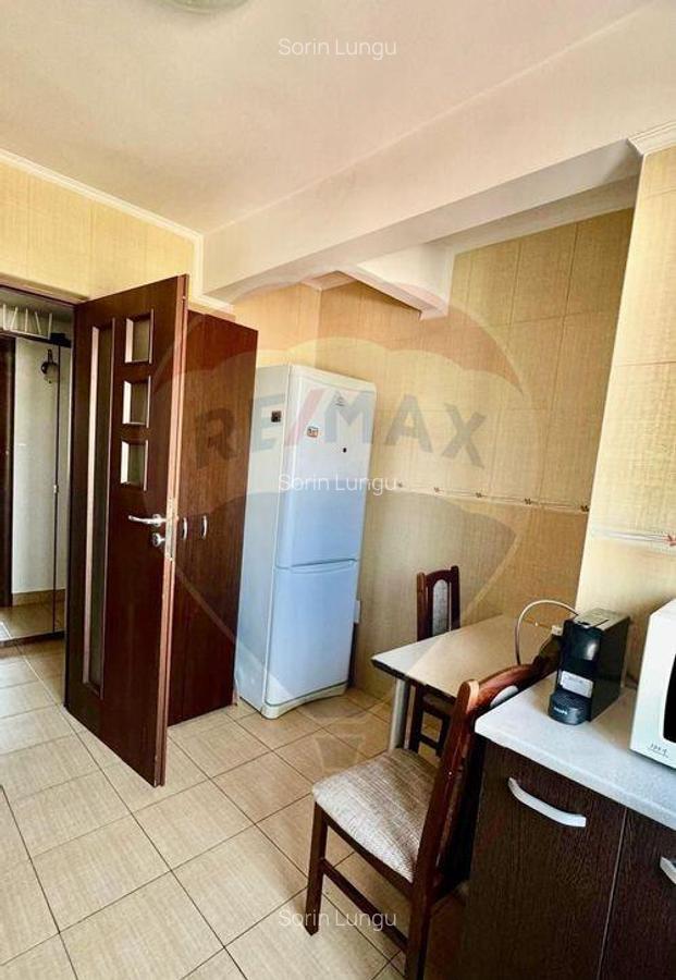 Apartament cu 3 camere de inchiriat in zona 1 Mai - 24