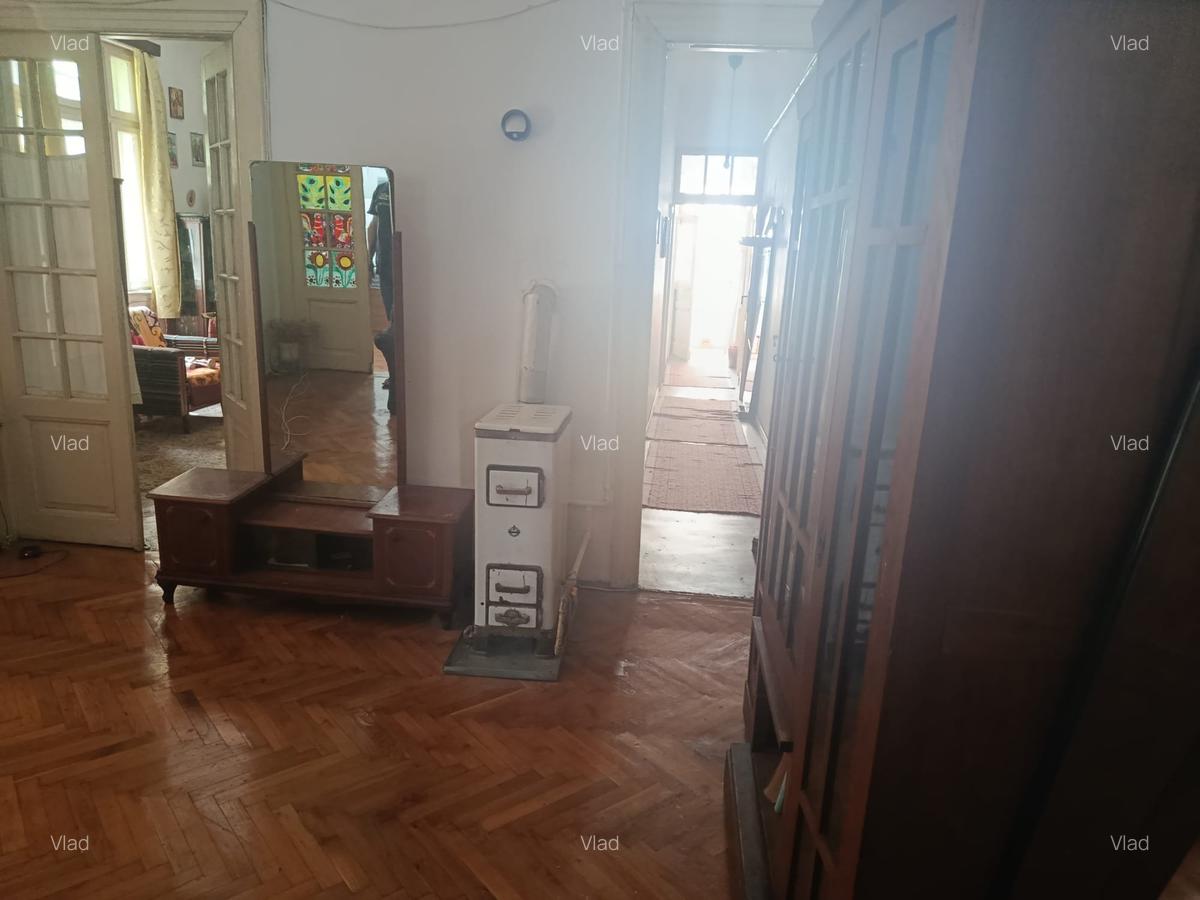 Casă de vânzare – 5 camere într-o vilă interbelică, 125 mp - 6 Casă de vânzare – 5 camere într-o vilă interbelică, 125 mp - 6
