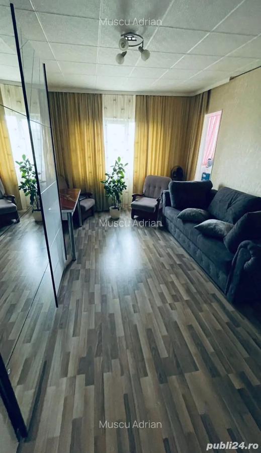 De vanzare apartament decomandat cu 3 camere - 1