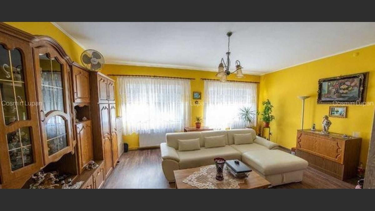 Spacious and elegant house with 5 rooms, 260 m2, Satu Mare - 4