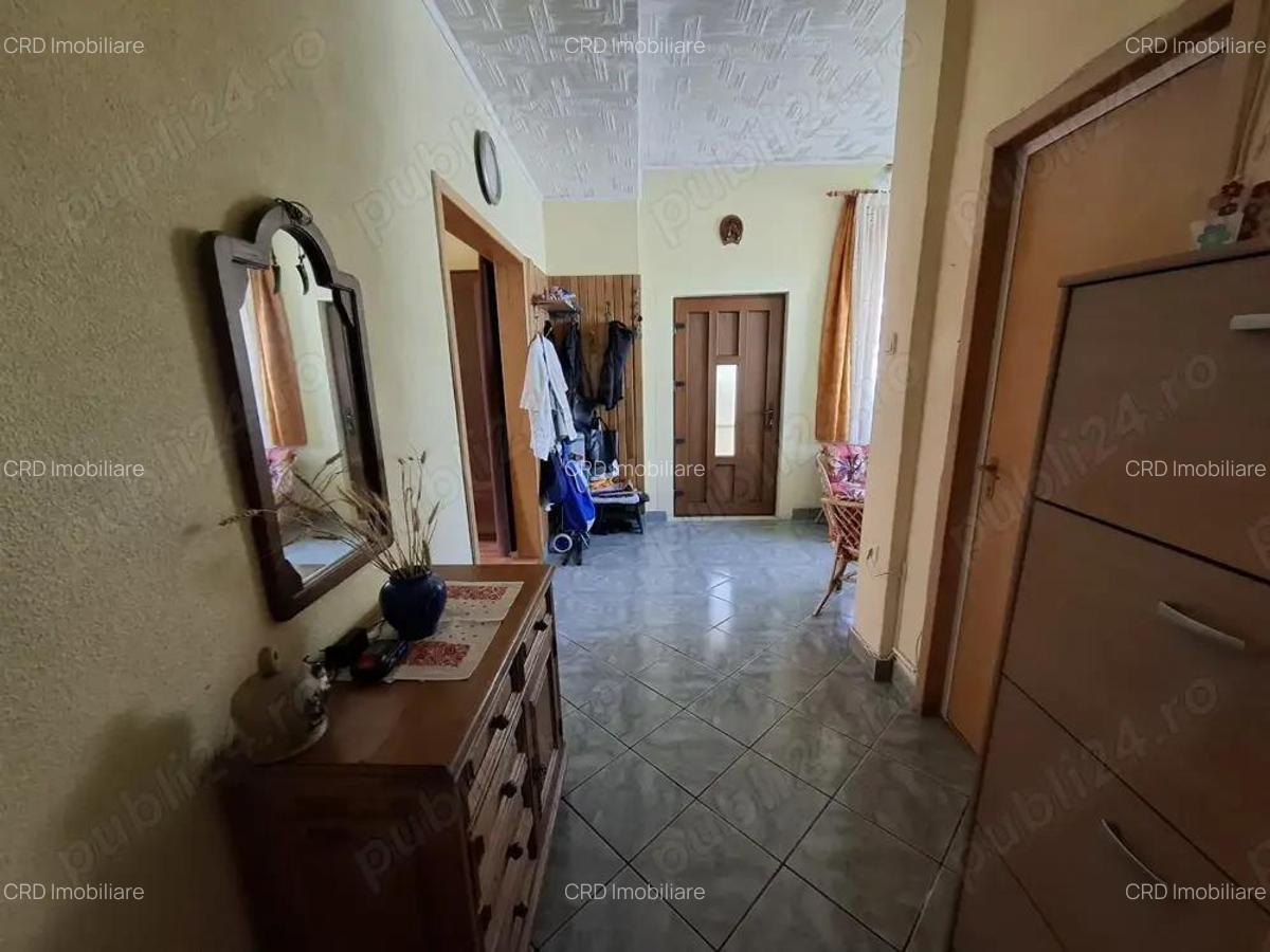 Zona Centrala (tronson Hotel Carpati si Parcul Regina Maria) -casa pe parter, zona foarte buna - 6