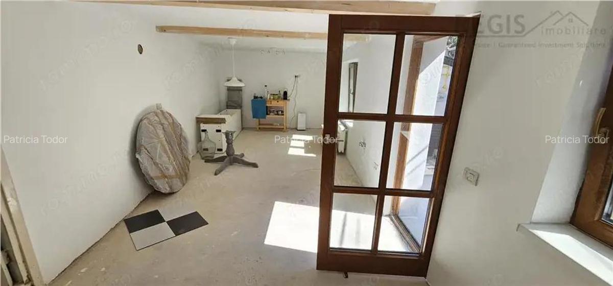 Casa cu curte si parcare in Schei - 13