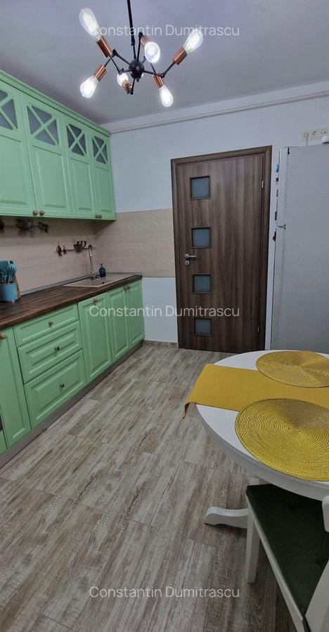 Inchiriez Apartament 3 Camere Decomandat - 6