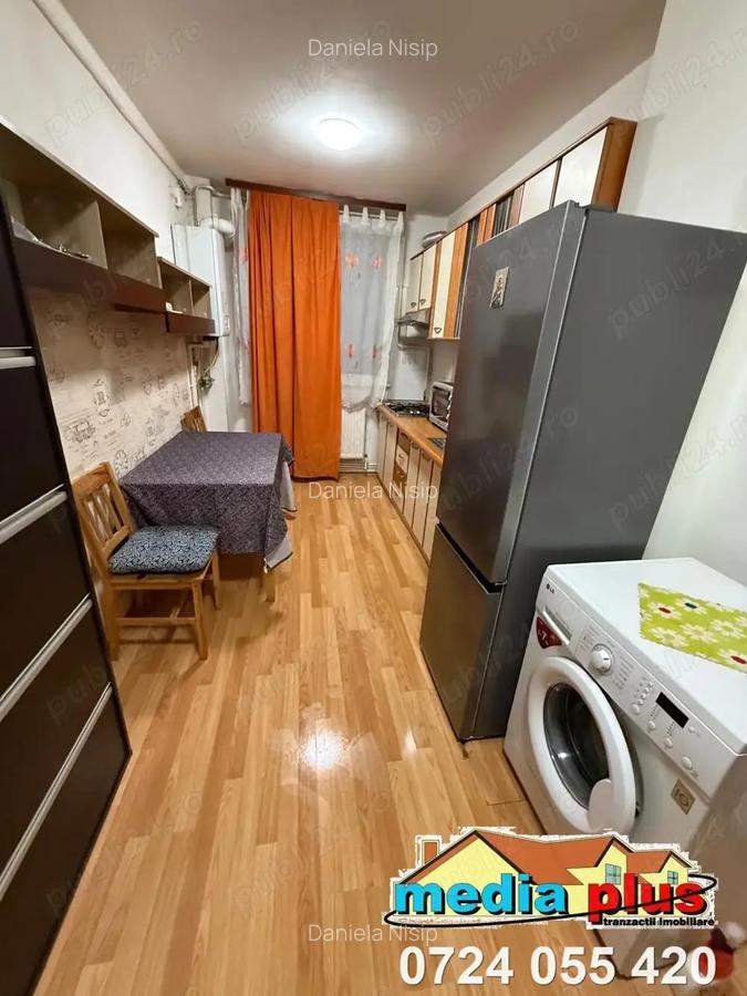 De inchiriat Apartament 2 camere, Centru - 2