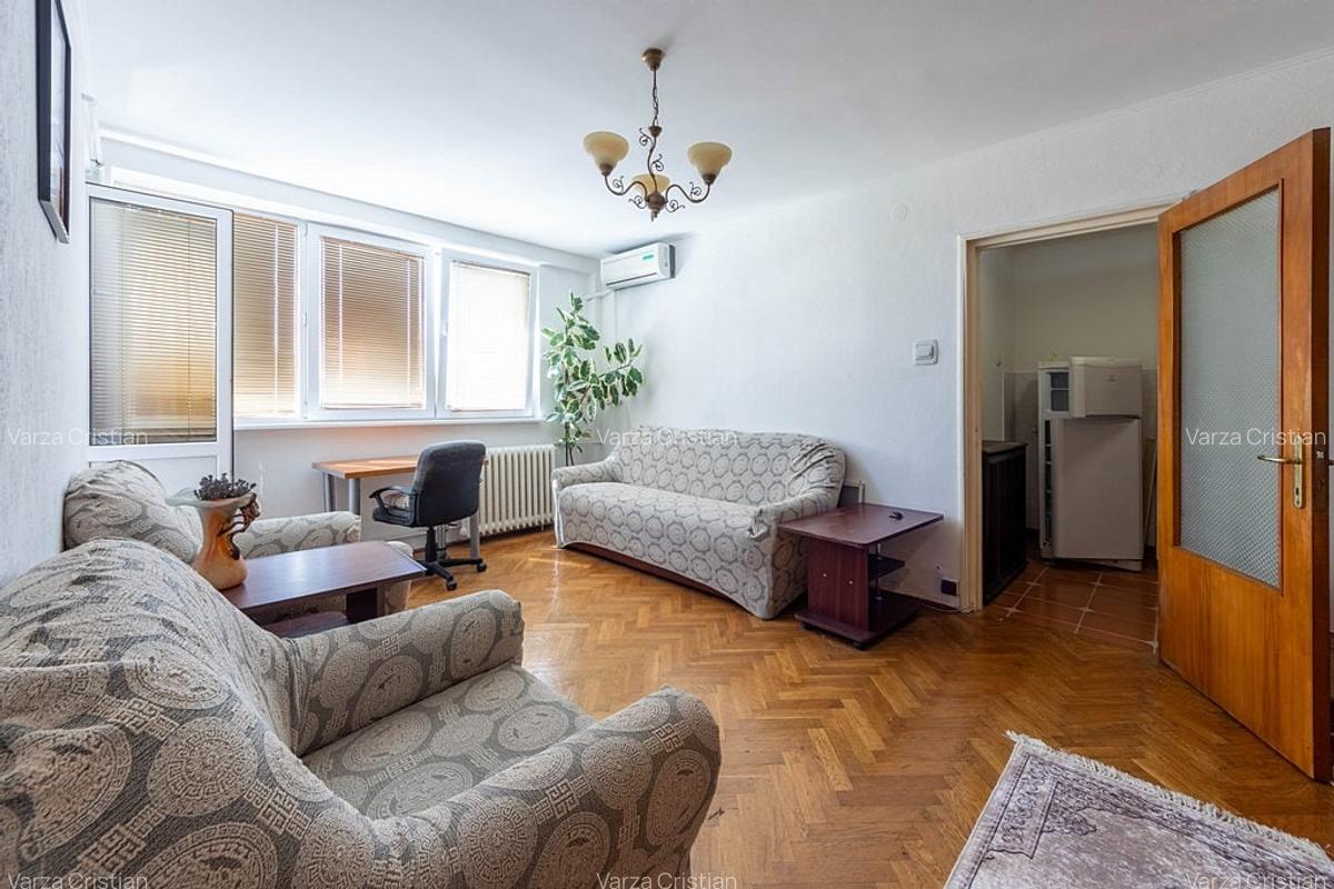 Tineretului, stradal, vizavi de parc - 2