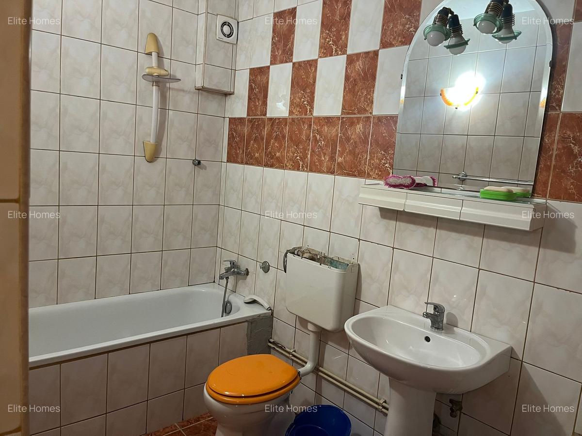 Casă cu 5 camere în 1 Mai - 16