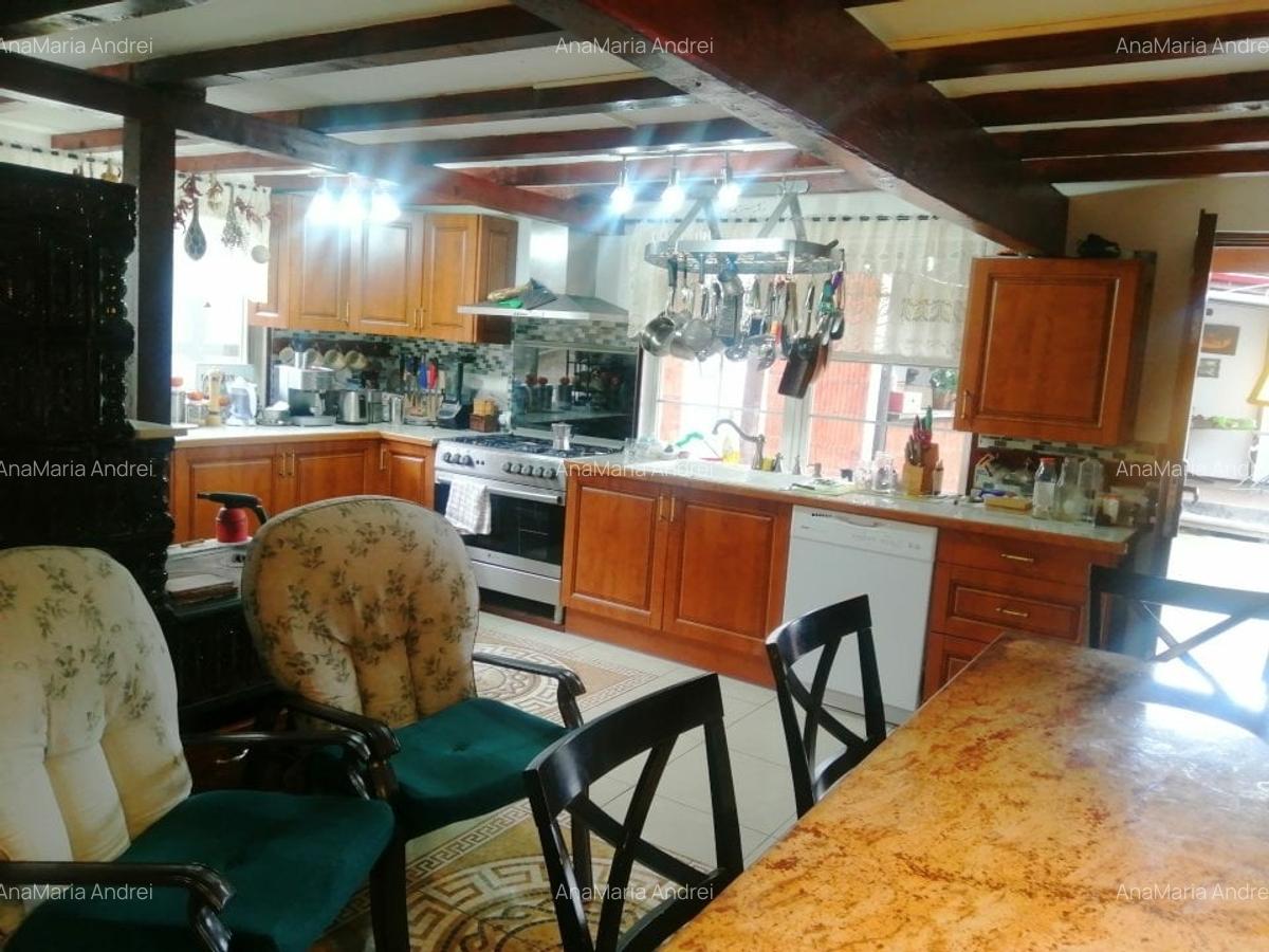 Casă cu 7 camere în Mălureni - 11