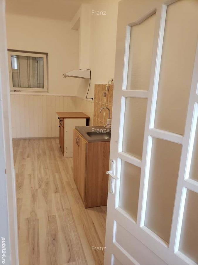 VAND casa renovata, luminoasa cu tavan inalt ,utila pentru orice destinatie,in Jimbolia. - 4