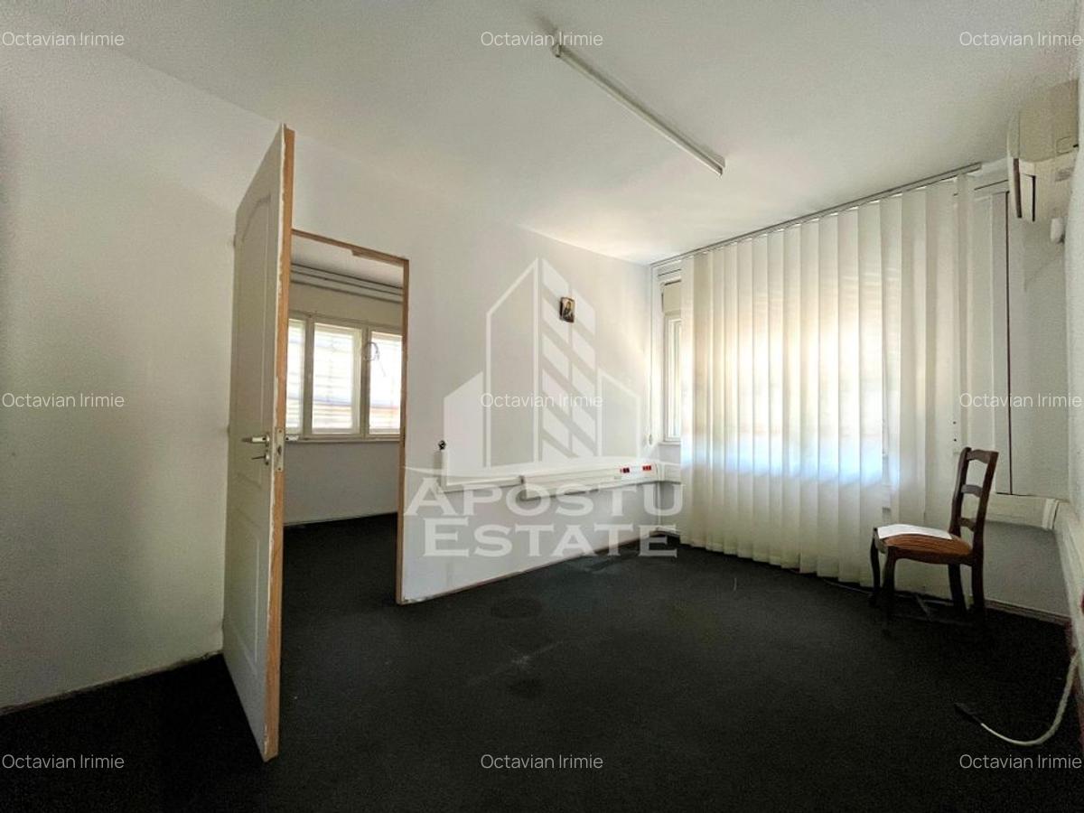 Casa cu 5 camere, 2 bai, pretabila pentru birouri. Girocului - 6