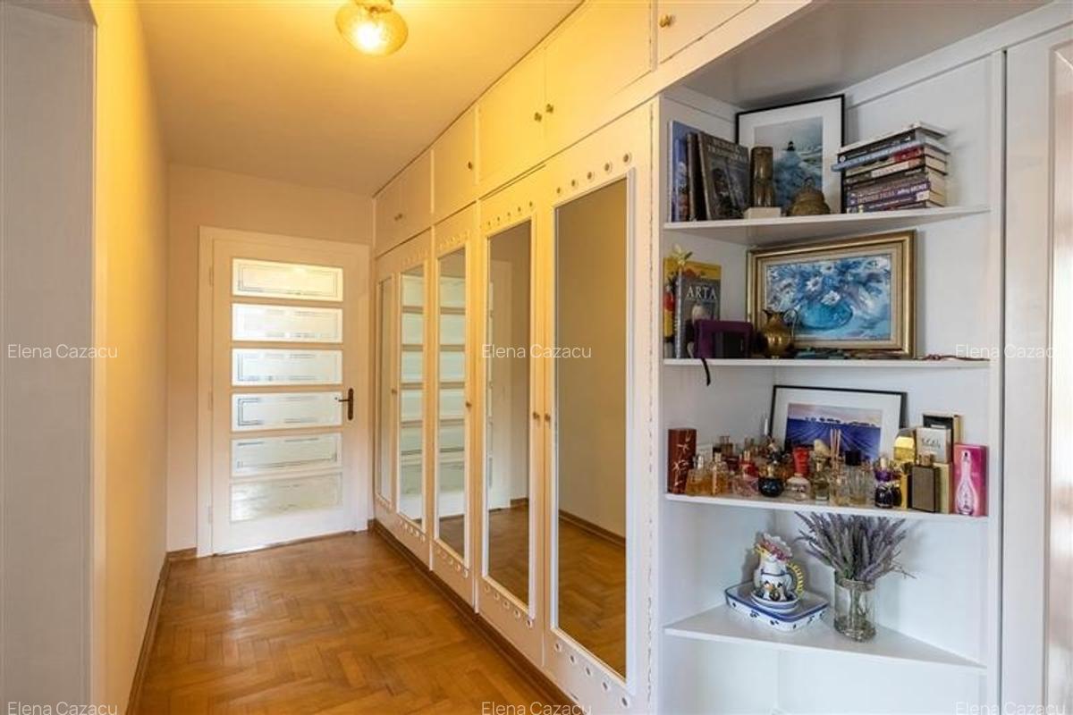 Distinct nivel in vila,5 camere,terase in spectacolul colinei montane,Central,Br - 18