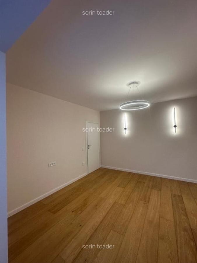 Vand apartament proaspat renovat , finisaje lux - 11