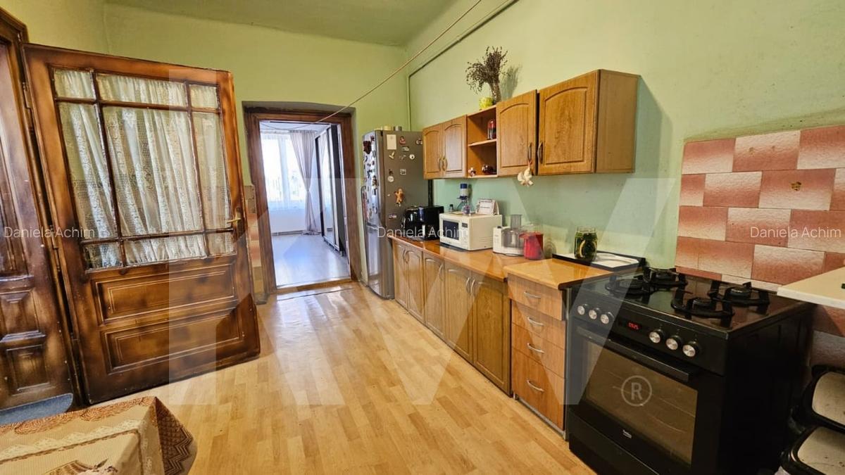 Casa individuala compusa din doua apartamente, cu teren liber de 540 mp - 4