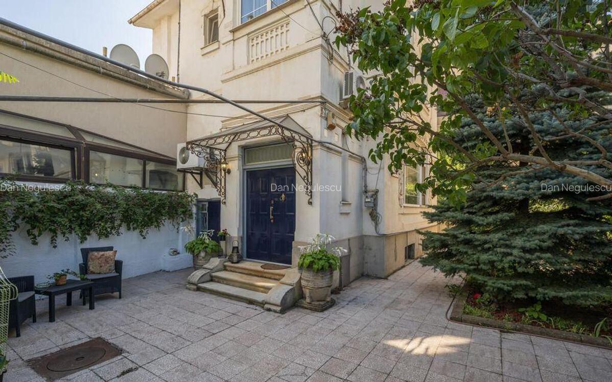 Maltopol - Titulescu, Vila d+p+1+m, 236 mp total, curte l... - 2