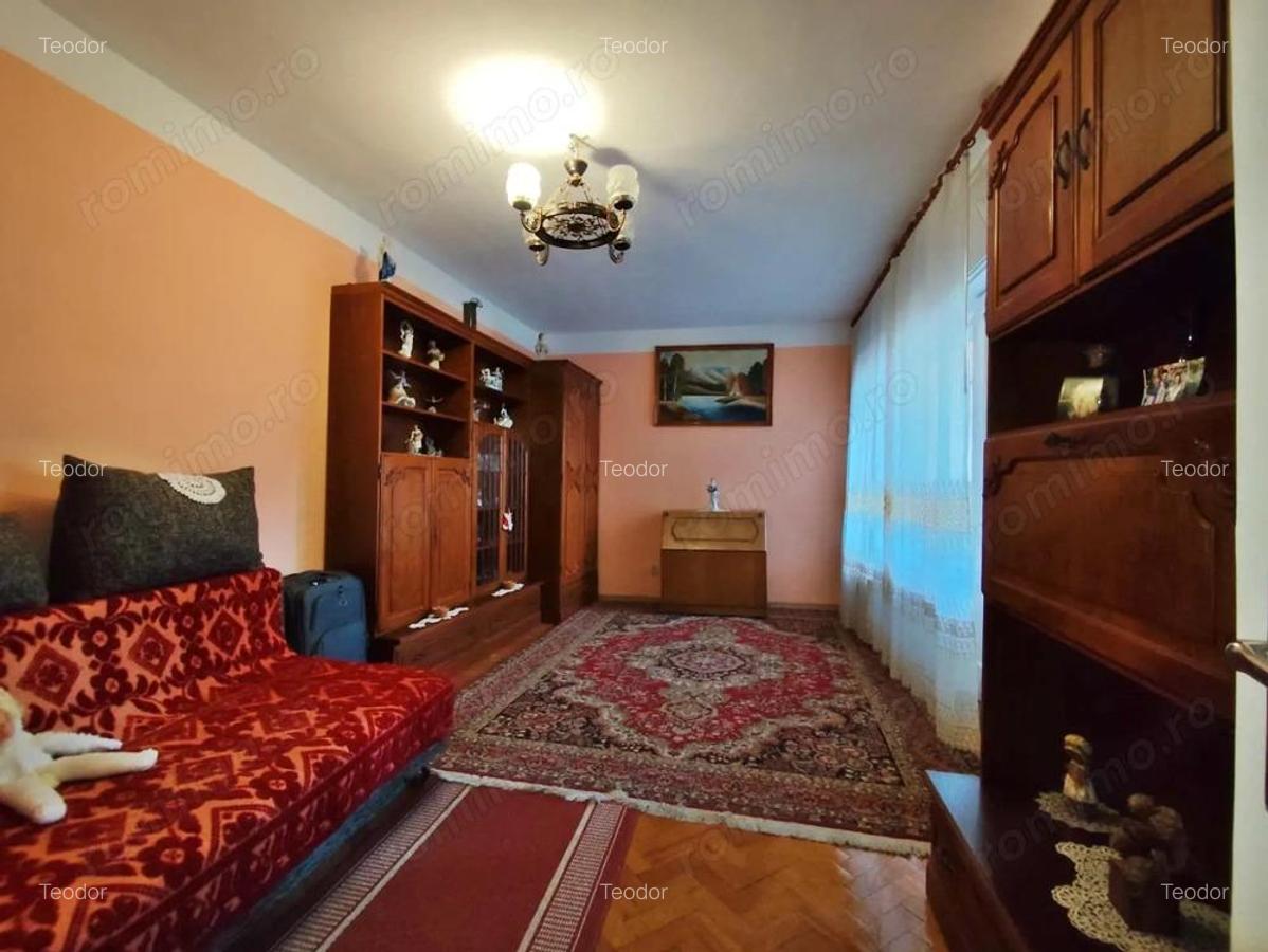 Apartament 3 camere de vanzare, B-dul Dacia, Oradea - 2