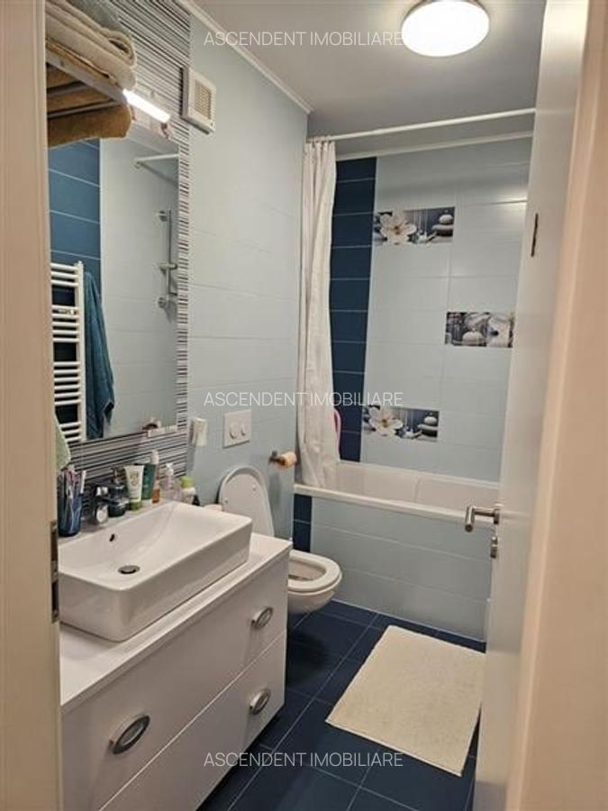 Apartament cu 3 camere decomandat în Tractorul - 5