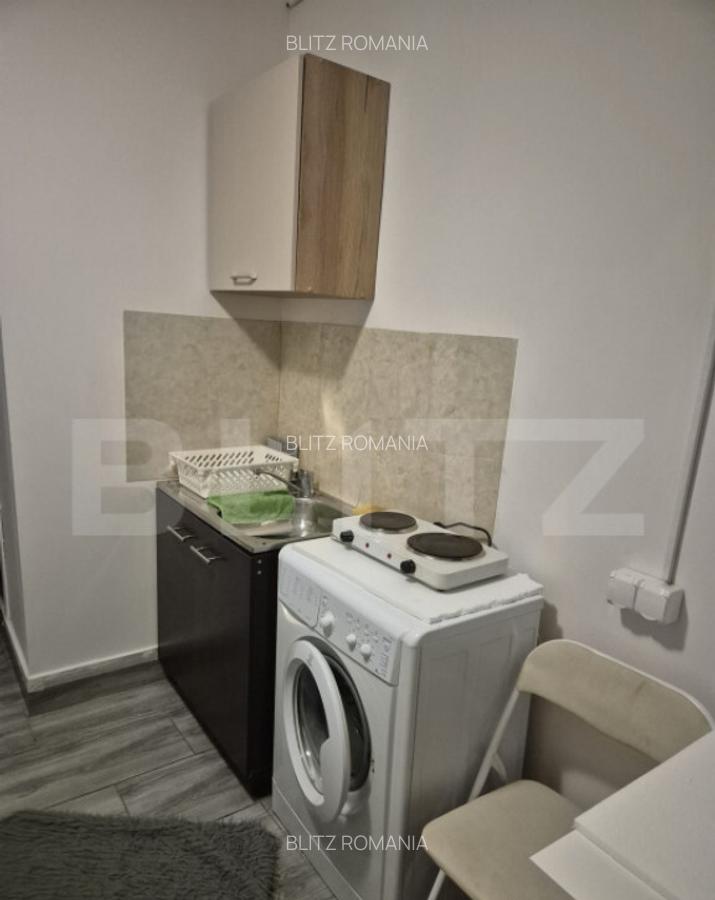 Camera de inchiriat, cu baie eleganta si mica chicineta, zon - 7