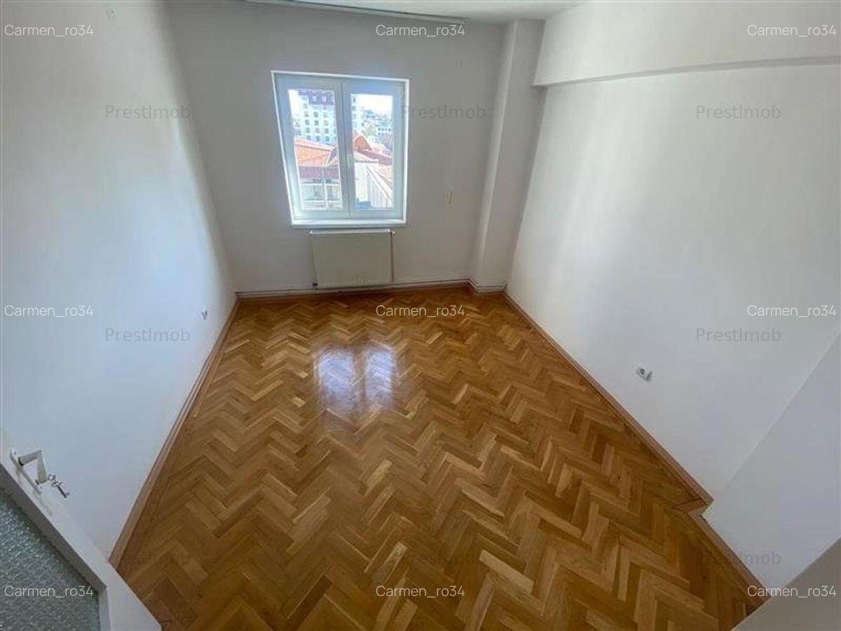 Proprietar vinde apartament cu 4 camere, 2 bai, Ultracentral,poziție excelenta, - 1 Proprietar vinde apartament cu 4 camere, 2 bai, Ultracentral,poziție excelenta, - 1