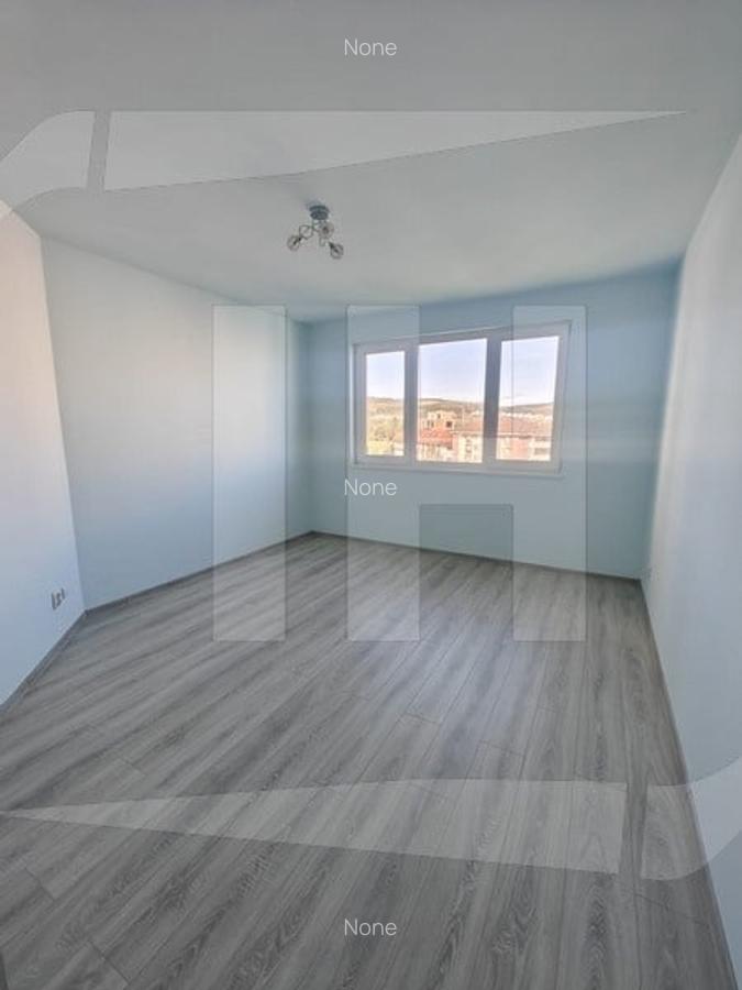 Apartament 3 camere, etaj intermediar, Zona Vivo - 5