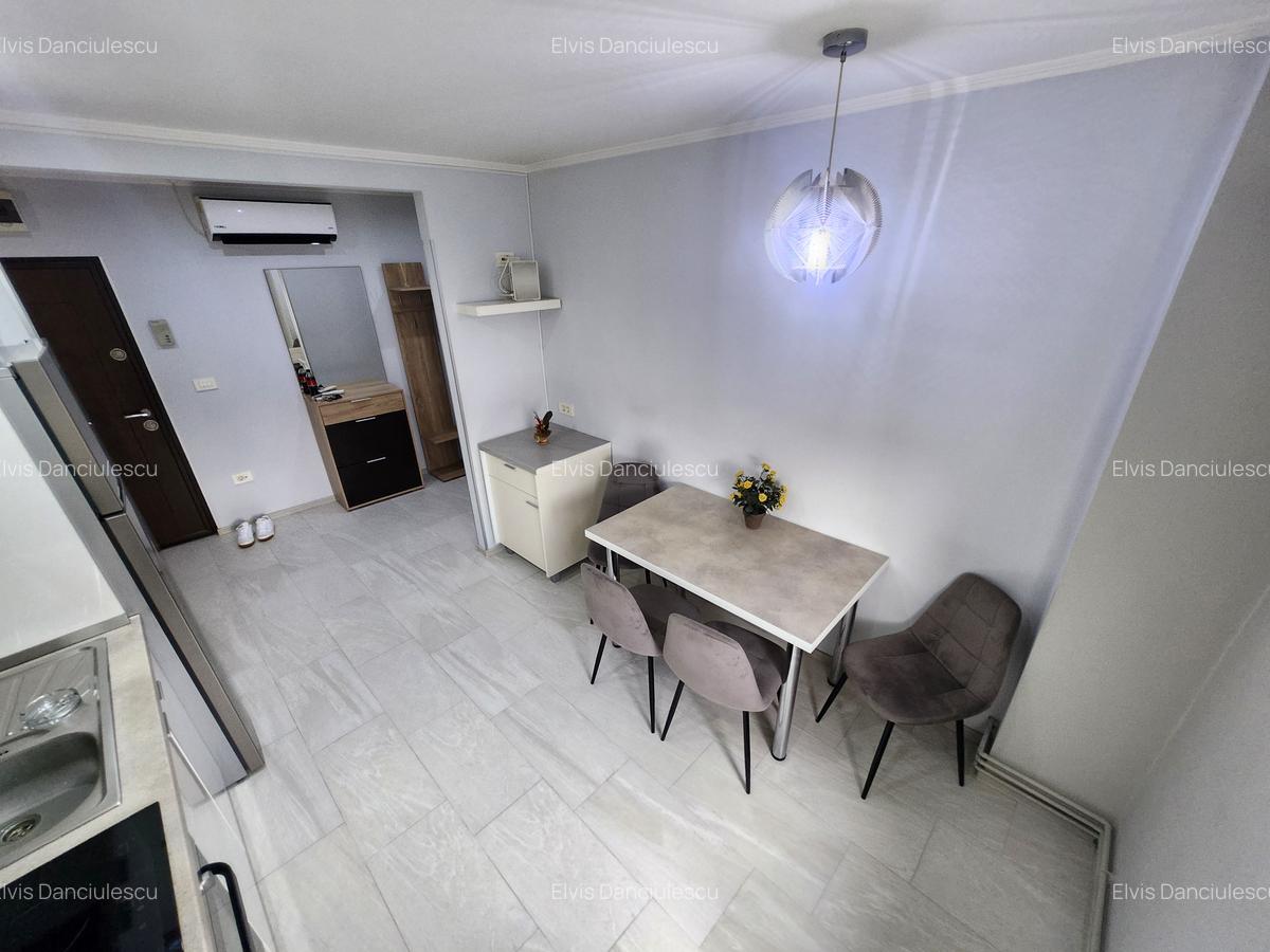 2 Cam-Aradului-3 Min Iulius Town--Mobilat-Centrala-Balcon--Aer conditionat-56 MP - 9