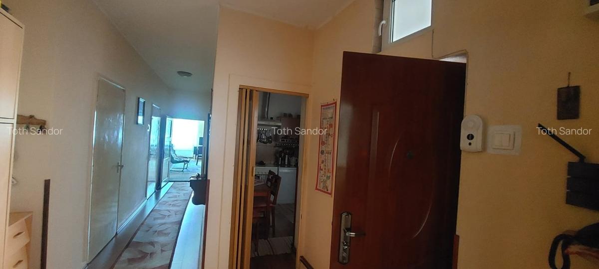 De vanzare ap.2 camere , curte comuna - P-ta Bolyai- langa Tribunal - 8