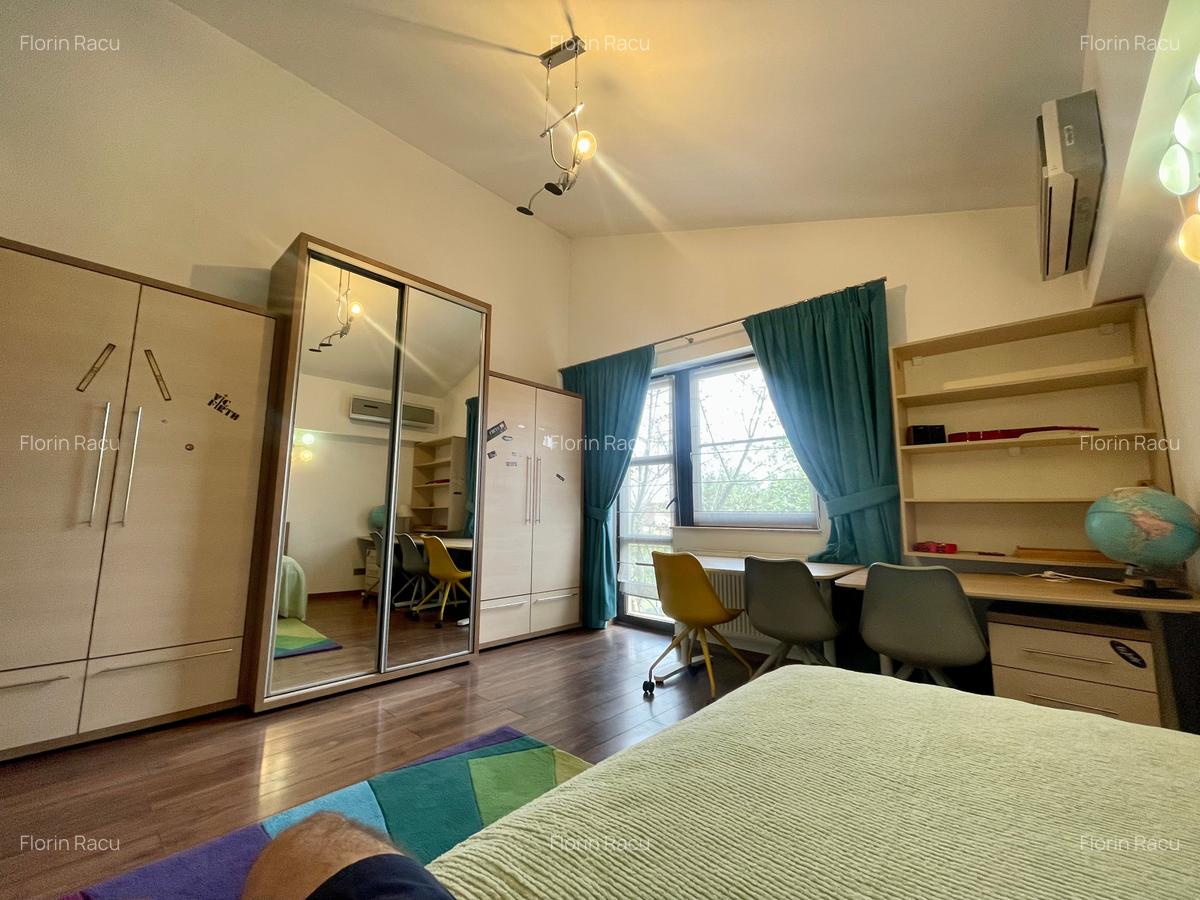 Casa cu 8 camere, garaj, terasa si curte spre vanzare - 17