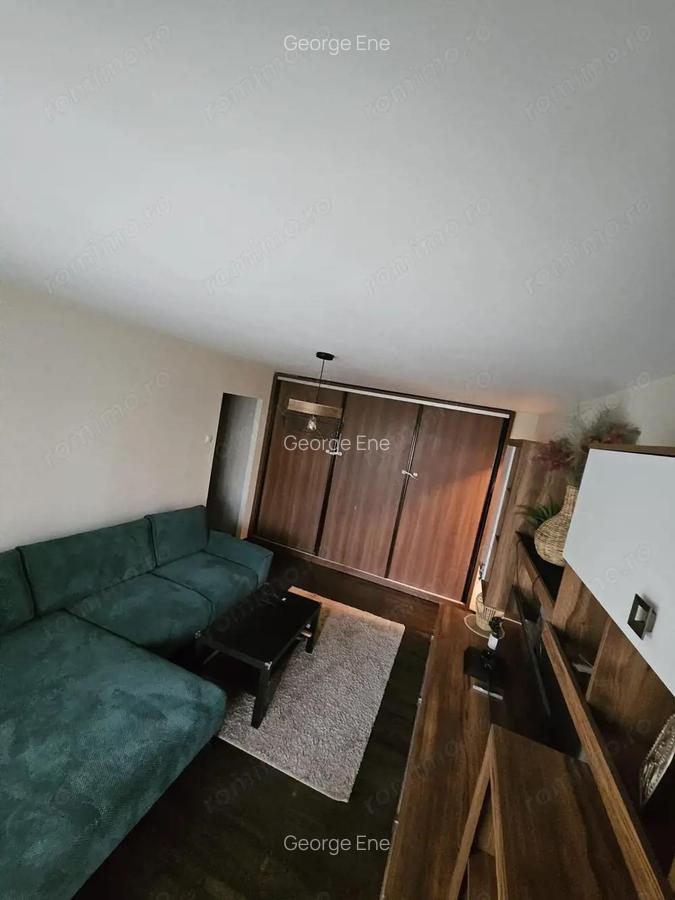 Apartament 3 camere vanzare zona 13 Septembrie stradal etaj 3 - 5