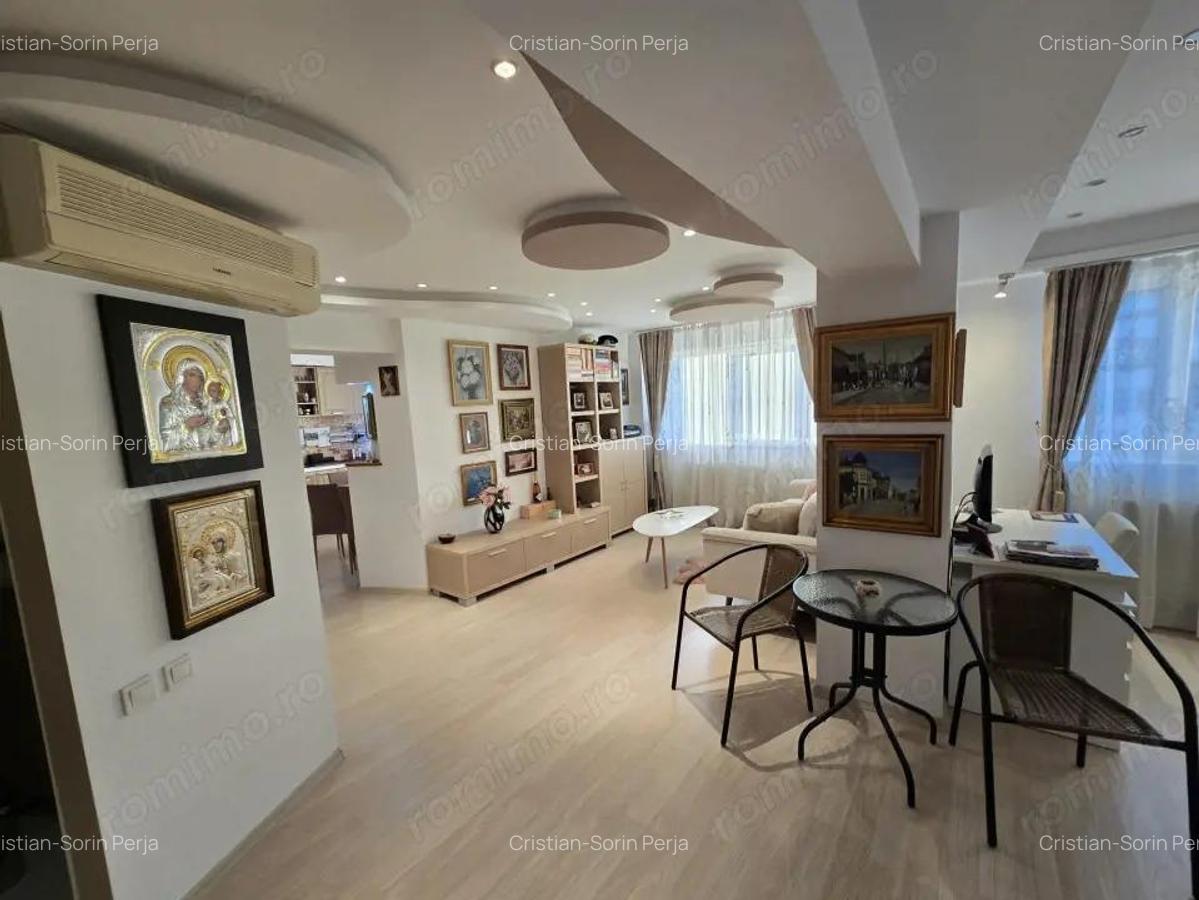 Apartament 3 camere, Loc de parcare, Centru, Etaj 7/10 - 3