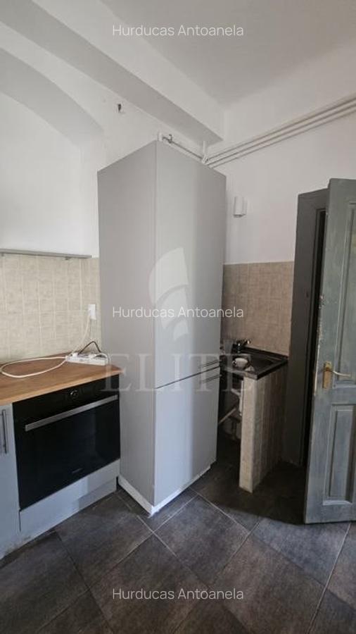 Apartament cu 3 camere semidecomandat în Central - 2