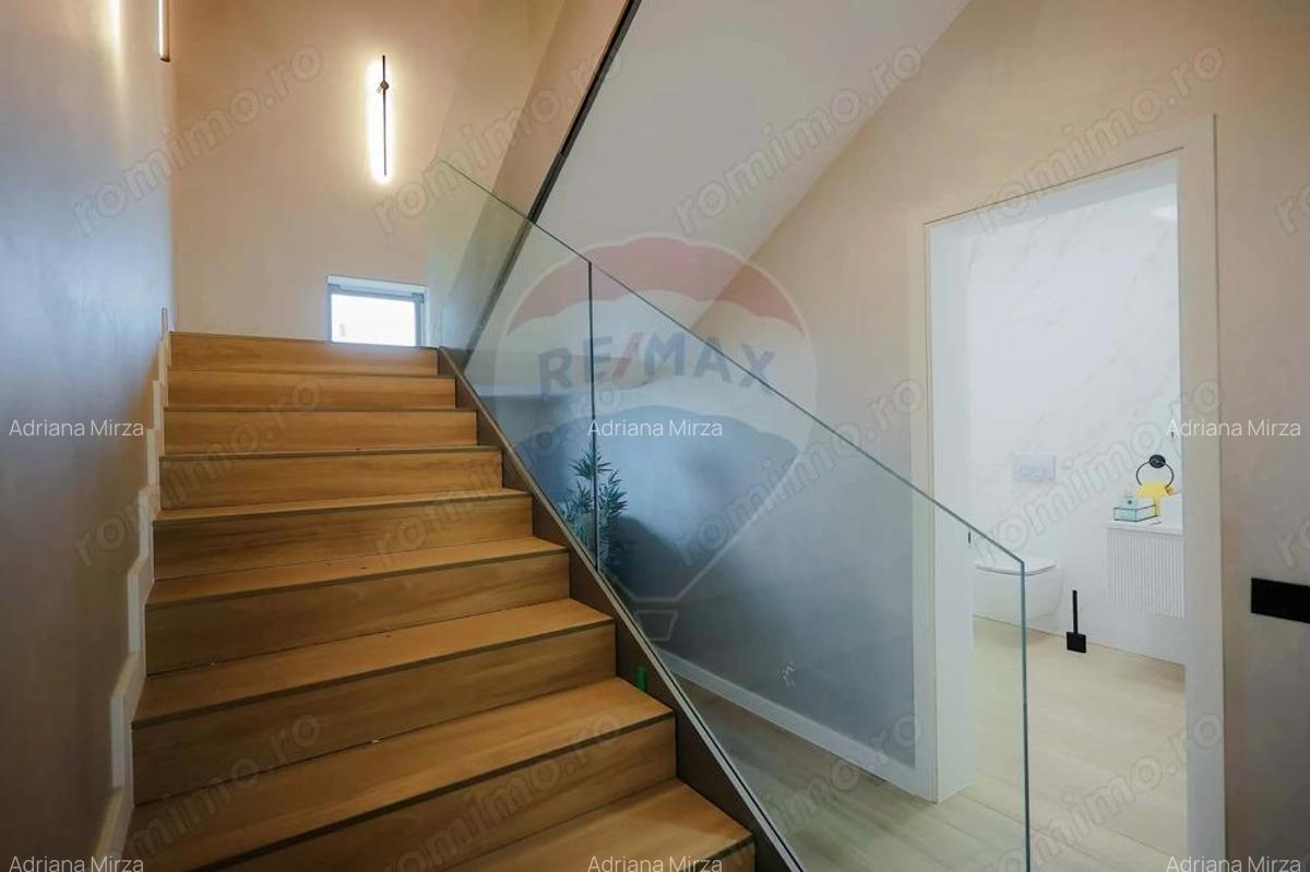 De vanzare Vila cu 8 camere in Sanmartin, 290 mp util, teren 1100 mp - 19