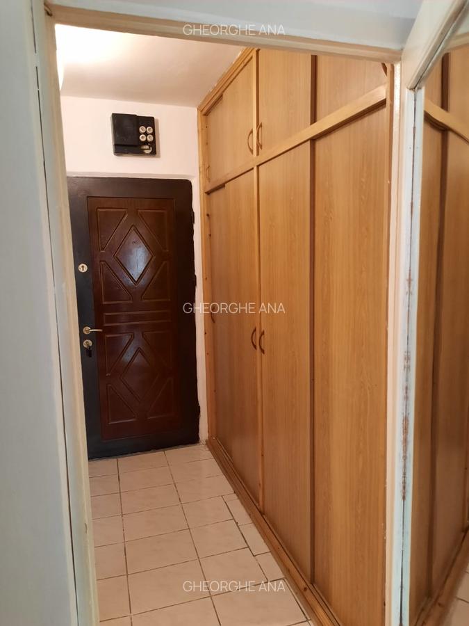 Garsonieră situata in zona Traian, la etajul 3 - 4