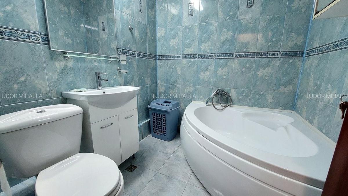 13 Seprembrie,Panduri, metrou Academia Militara la 800m - 8