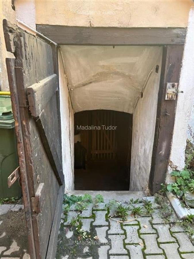 Casa de vanzare pretabila spatiu comercial / birouri,  2 camere, boxa si pod ren - 15