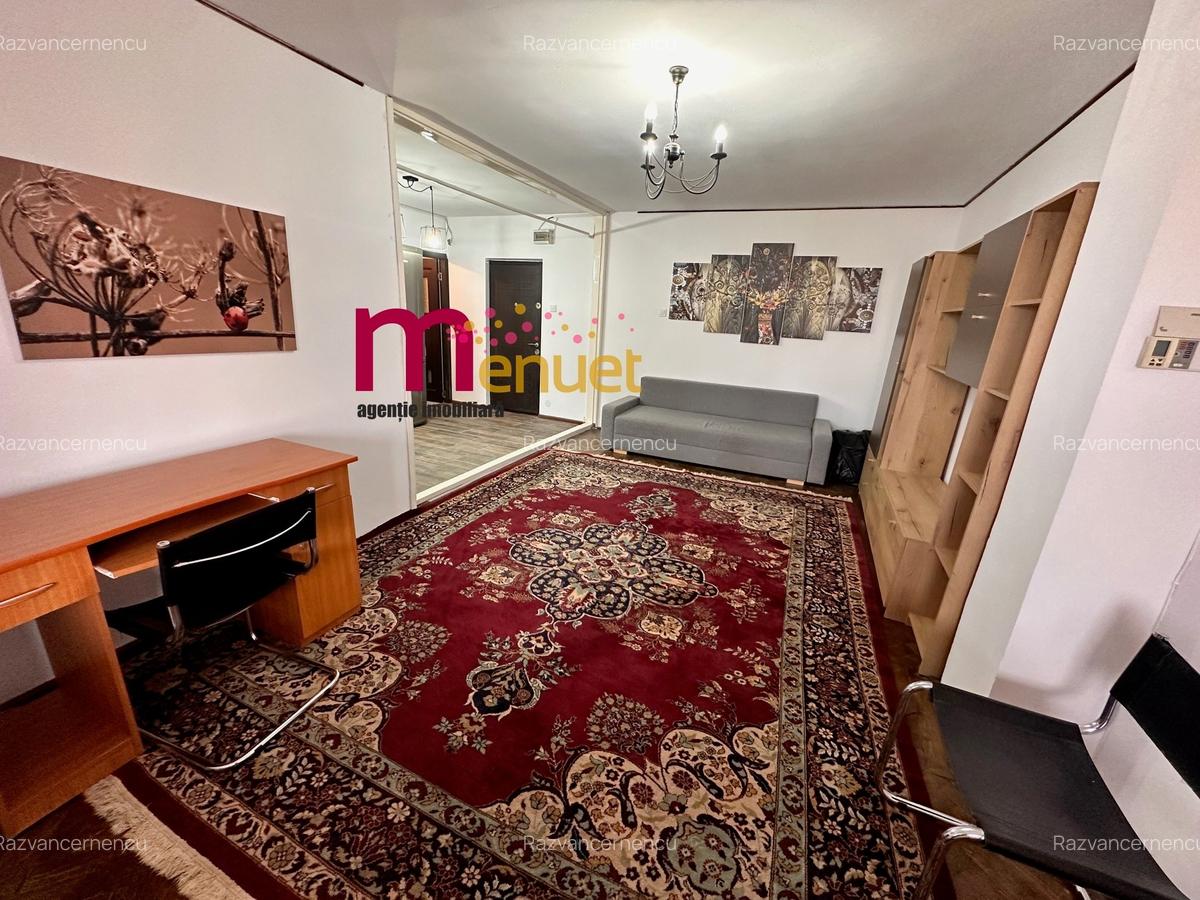 Apartament 3 camere ,zona Biserica cu Ceas,etaj 2 - 2