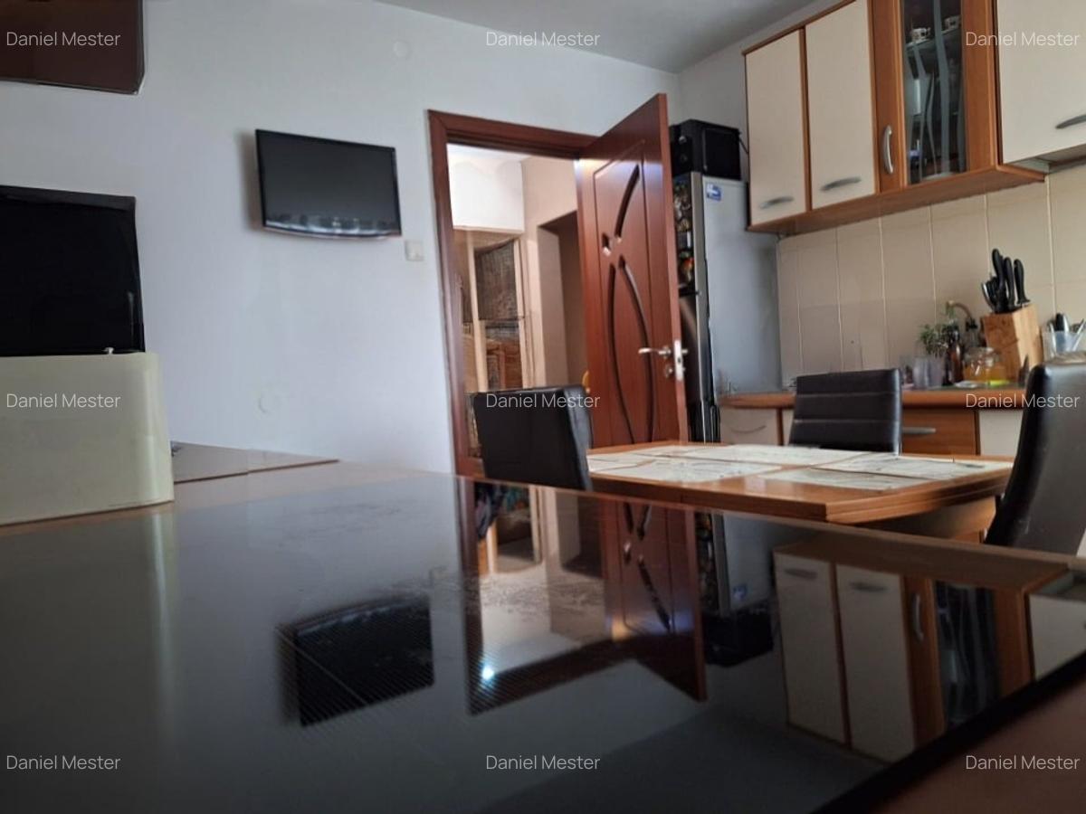 Apartament cu 3 camere decomandat în Rogerius - 10