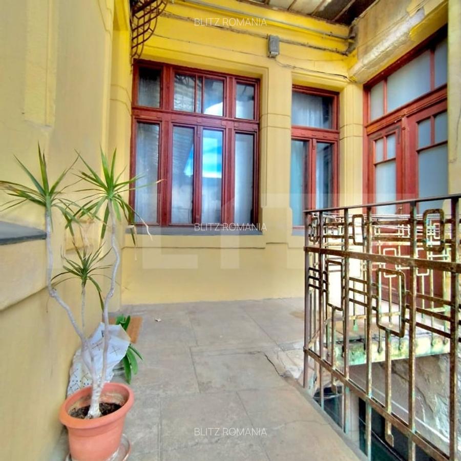 Cladire istorica, 4 camere-balcon si view spectaculos- Piata Romanilor - 12