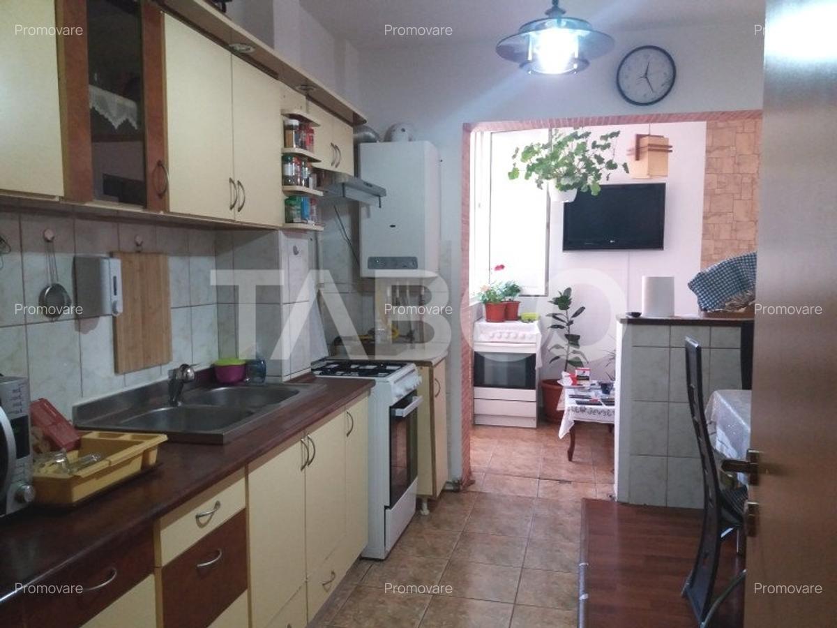 Apartament 72 mp 3 camere 2 bai etaj 3 balcon zona buna Cisnadie - 8