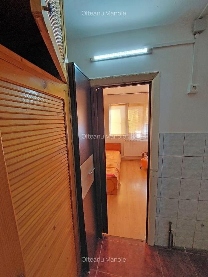 Proprietar  ofer garsoniera mica,  180 euro - 10 Proprietar  ofer garsoniera mica,  180 euro - 10