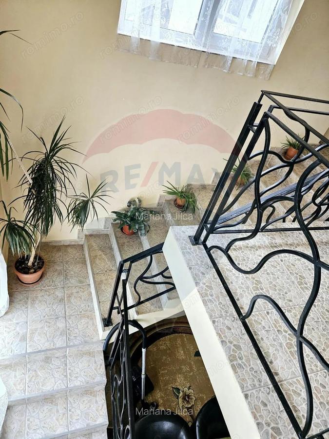 Casa / Vila cu 5 camere de vanzare - 9