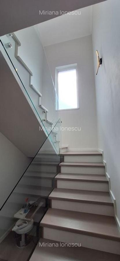 Duplex superb despartit prin garaj - 17
