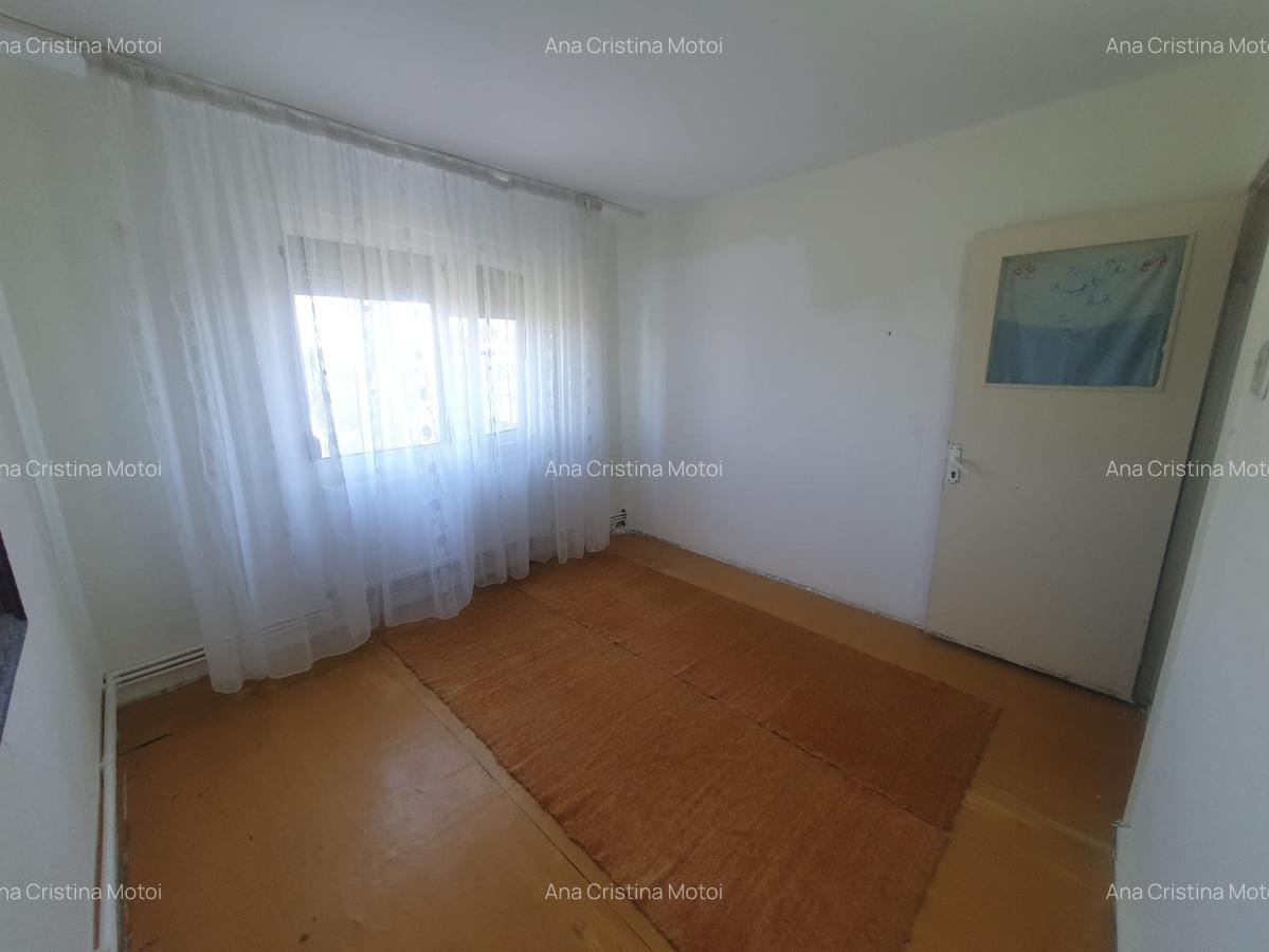 Apartament cu 4 camere semidecomandat în Micro 39 - 1