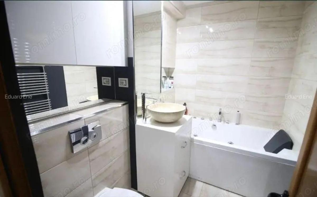 De inchiriat apartament 2 camere decomandat - 67 mp - Micro 21 - 4