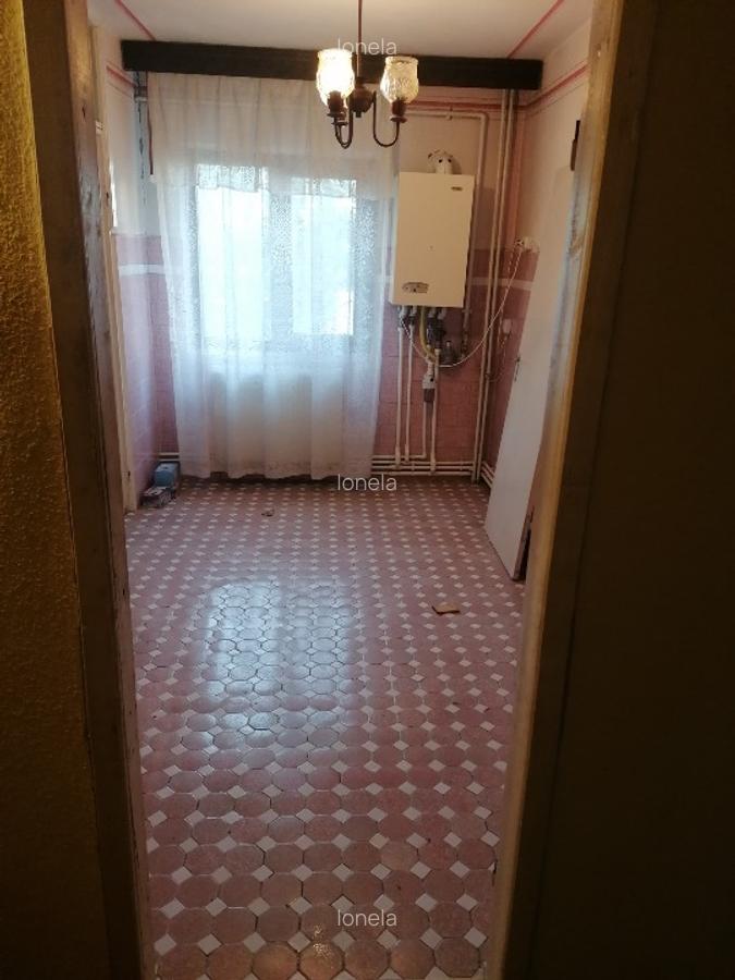 Vând apartament cu 3 camere, garaj și beci - 4